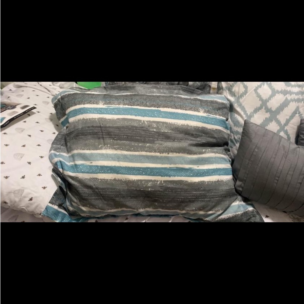 Reversible Comforter Set